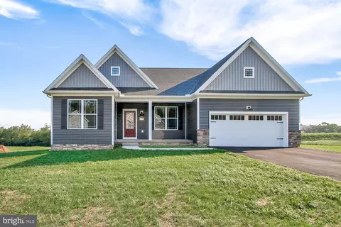 1816 Buck Hill Dr #17, York, PA 17408