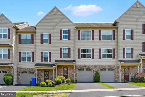 304 Weatherstone Dr, New Cumberland, PA 17070