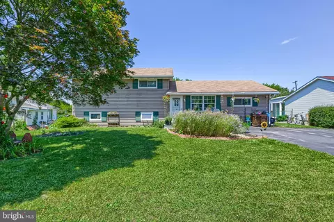 3041 Lark Dr, York, PA 17404