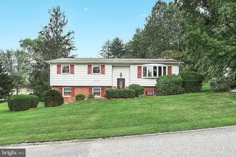 430 Rushmore Dr, York, PA 17402