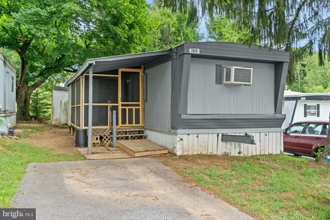 2626 Crestview Dr, York, PA 17402