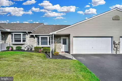 2523 Pin Oak Dr #108, York, PA 17406