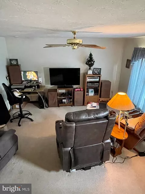 548 E Walnut St, Hanover, PA 17331 photo 10