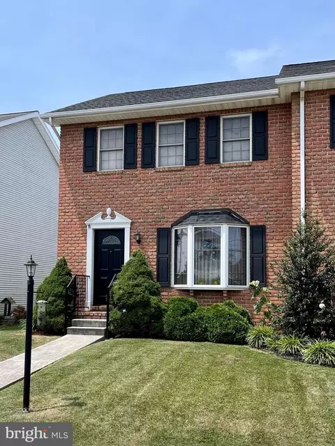 548 E Walnut St, Hanover, PA 17331 photo 4
