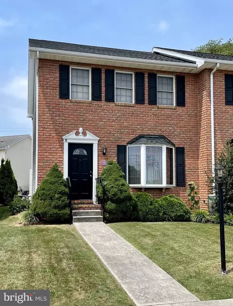 548 E Walnut St, Hanover, PA 17331 photo 3