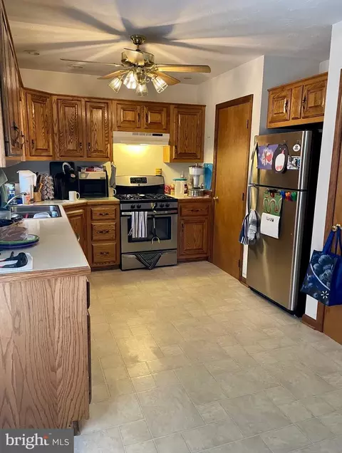 548 E Walnut St, Hanover, PA 17331 photo 13