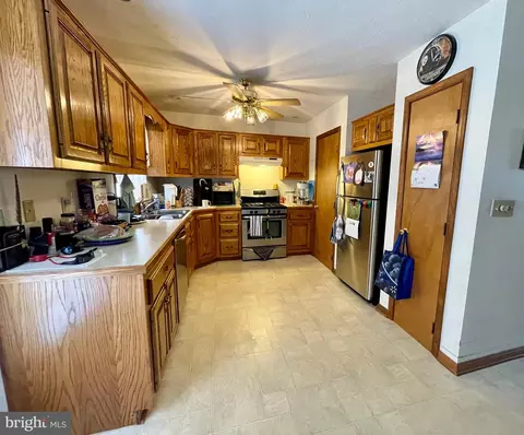 548 E Walnut St, Hanover, PA 17331 photo 12