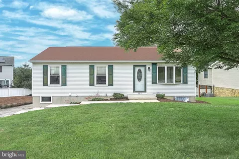 203 Lartry Dr, Red Lion, PA 17356