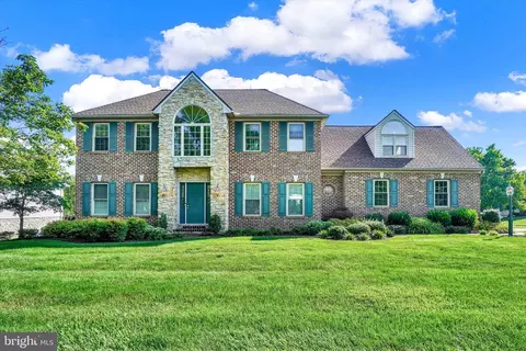 2295 May Apple Dr, York, PA 17402