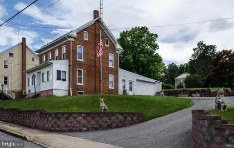 130 W Broad St, Yoe, PA 17313