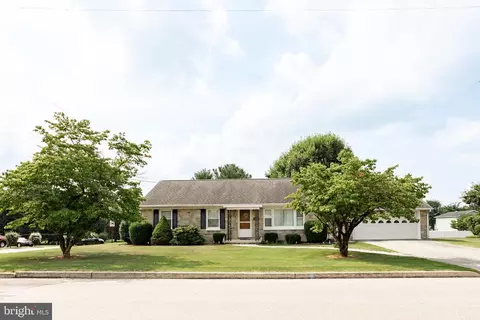 4102 Grandview Rd, Hanover, PA 17331