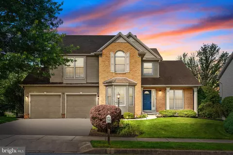 124 Pin Oak Dr, New Cumberland, PA 17070