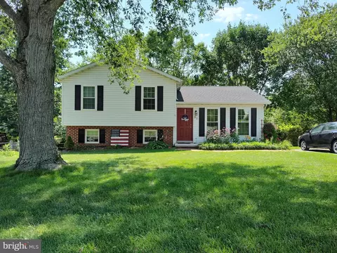 93 Gardenia Dr, Hanover, PA 17331