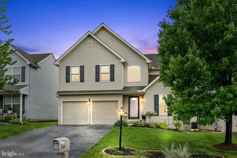 290 Thomas Armor Dr, Windsor, PA 17366