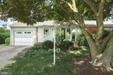 2457 Cambridge Rd, York, PA 17402