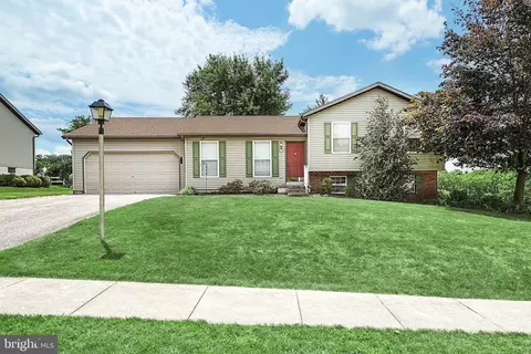 1 Regal Dr, Hanover, PA 17331
