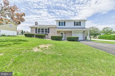 3560 Tower Dr, Dover, PA 17315