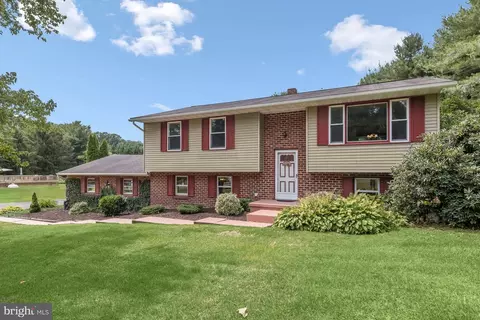 948 S Hill Top Dr S, Spring Grove, PA 17362