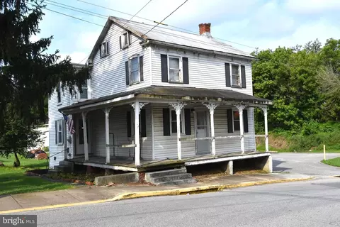 52 Main St, Seven Valleys, PA 17360
