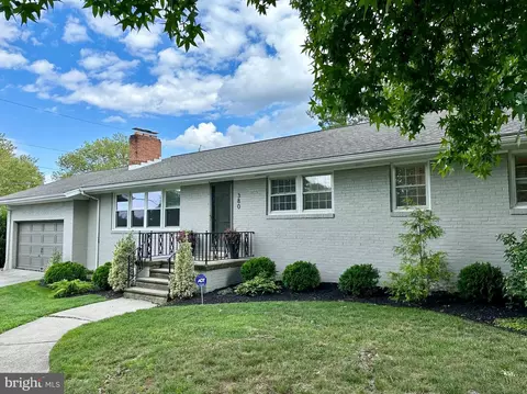 380 Pine Hill Ln, York, PA 17403