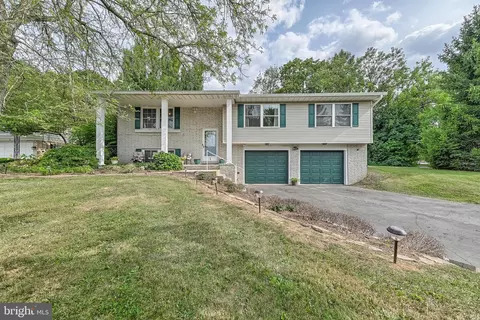 1 Northview Dr, Hanover, PA 17331