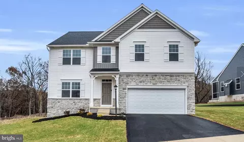 110 Red Maple Dr, Etters, PA 17319