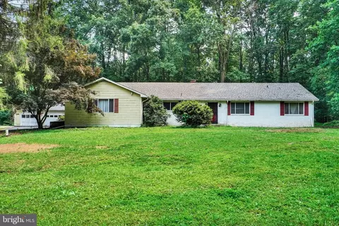 5778 Woods Rd, Stewartstown, PA 17363