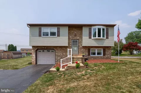 3391 Night In Gale Dr, Dover, PA 17315