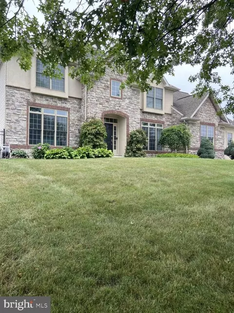 2162 Bernays Dr, York, PA 17404