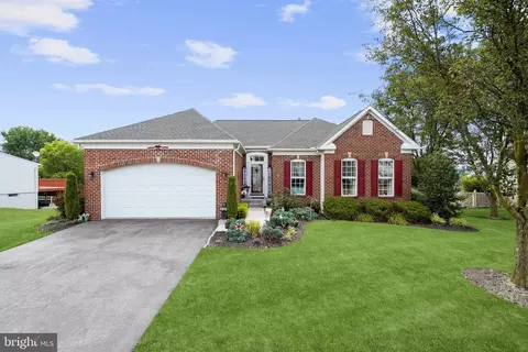 355 El Vista Dr, Hanover, PA 17331