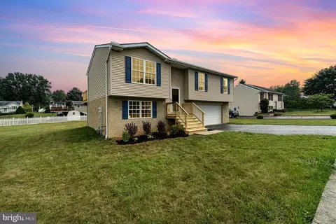 385 Steven Dr, York, PA 17406