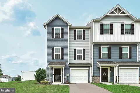 99 Ayrshire Dr, Hanover, PA 17331