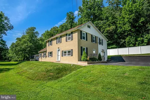 6429 Glatfelters Station Rd, Seven Valleys, PA 17360
