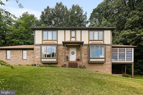 6344 Glenville Rd, Glen Rock, PA 17327