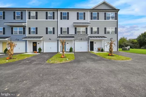 10 Landing Pl, York, PA 17408