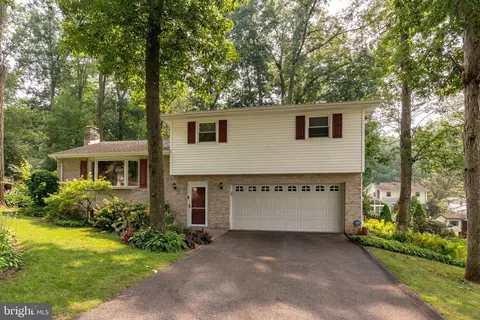 409 Rushmore Dr, York, PA 17402