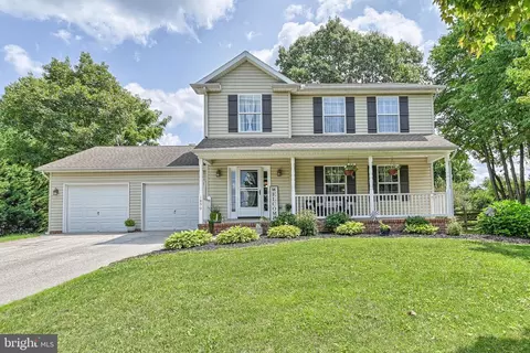 1890 Oakwood Dr, Hanover, PA 17331