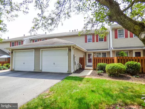 106 Pine Ct, York, PA 17408