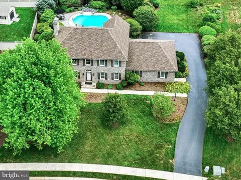 2115 Parkton Ln, York, PA 17408