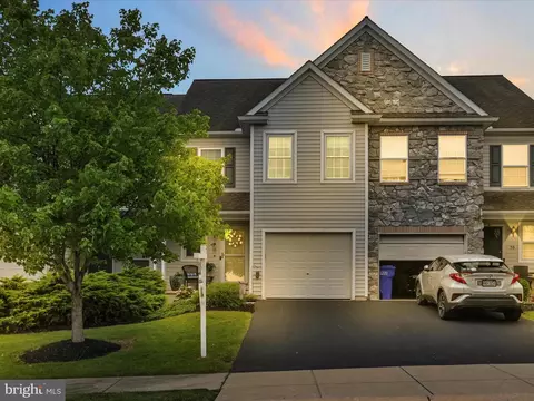 40 Locust Run Dr, York, PA 17404