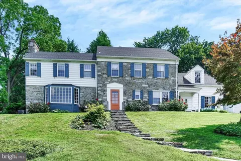 1001 Farquhar Dr, York, PA 17403