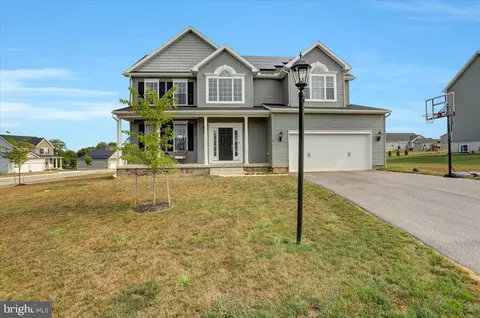 101 Granbury Xing, Hanover, PA 17331