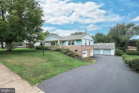 1825 Lilac Rd, York, PA 17408