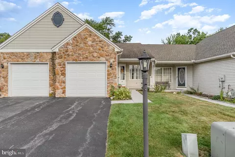 1730 Boxwood Ct, Dover, PA 17315