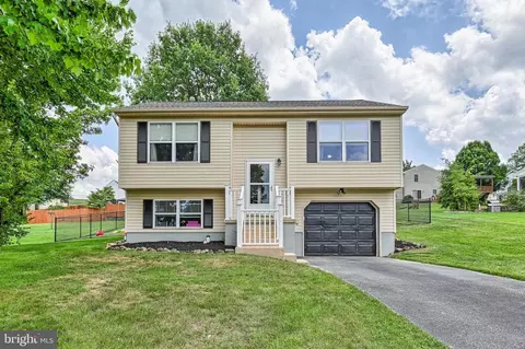 270 Edinburgh Rd, York, PA 17406
