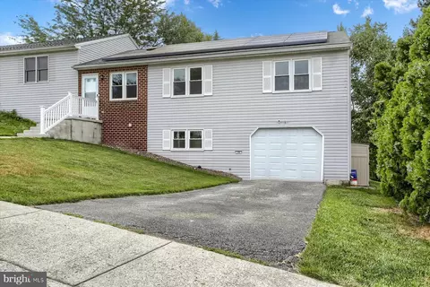 74 May Dr, Dillsburg, PA 17019