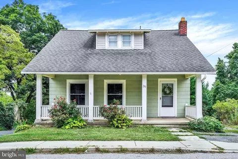 37 S Main St, Seven Valleys, PA 17360