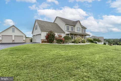751 Maple Shade Dr, Lewisberry, PA 17339