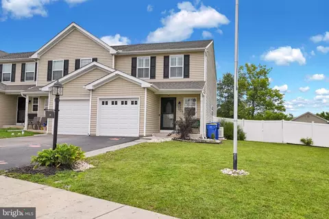 1350 Matthew Dr, York, PA 17404
