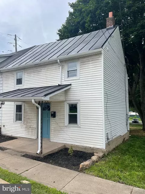 2295 Old Trail Rd, Etters, PA 17319